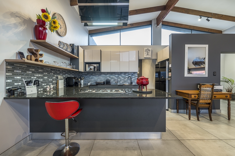 5 Bedroom Property for Sale in Island View Western Cape